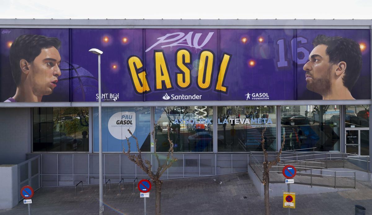 Un mural gegant homenatja Pau Gasol a Sant Boi