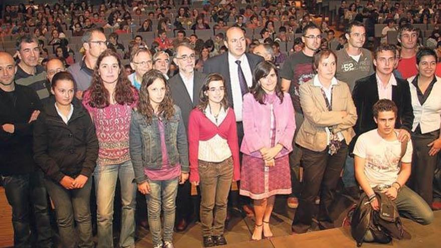 Ganadores y organizadores, tras la entrega de premios.  // I. Osorio