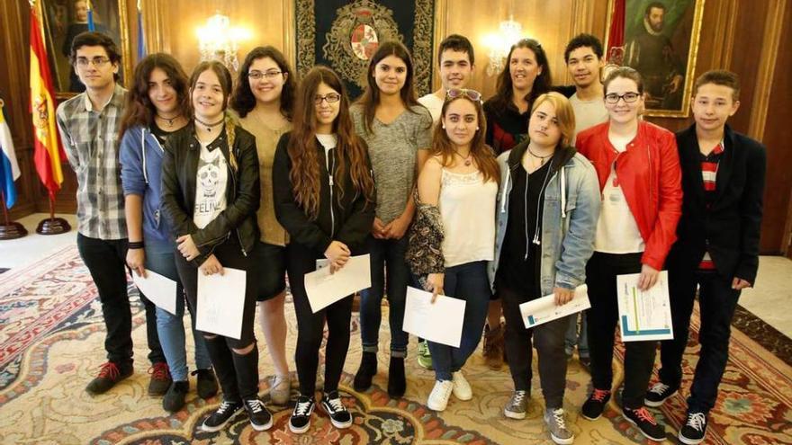 Los alumnos del proyecto &quot;Conecta Joven&quot; reciben sus acreditaciones