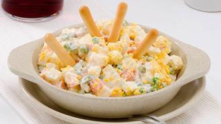 La receta de ensaladilla rusa más saludable y ligera que podrás comer durante todo el verano