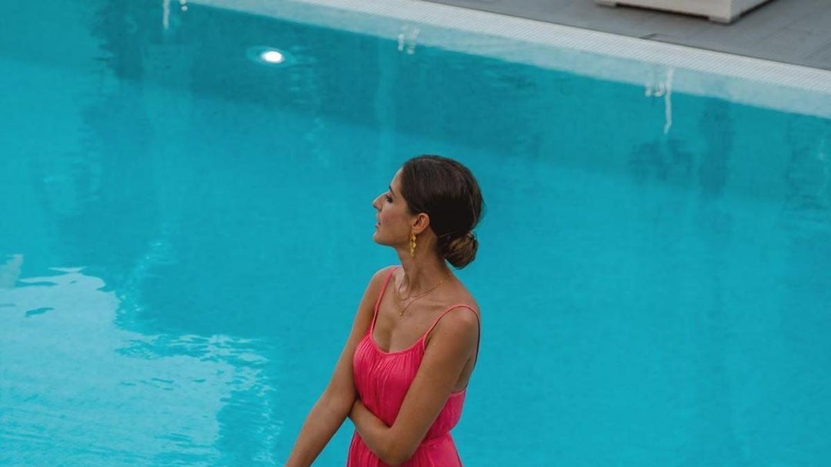 Sandra Majada (invitada_perfecta) lleva el vestido de Oysho que nos recuerda que seguimos en verano