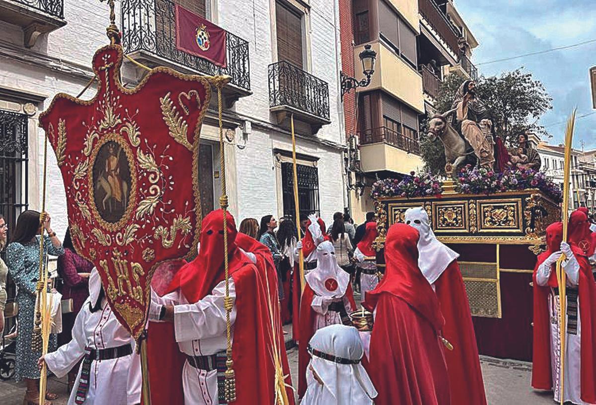 La Pollinica es la hermandad encargada de abrir el ciclo pasionista en Priego.
