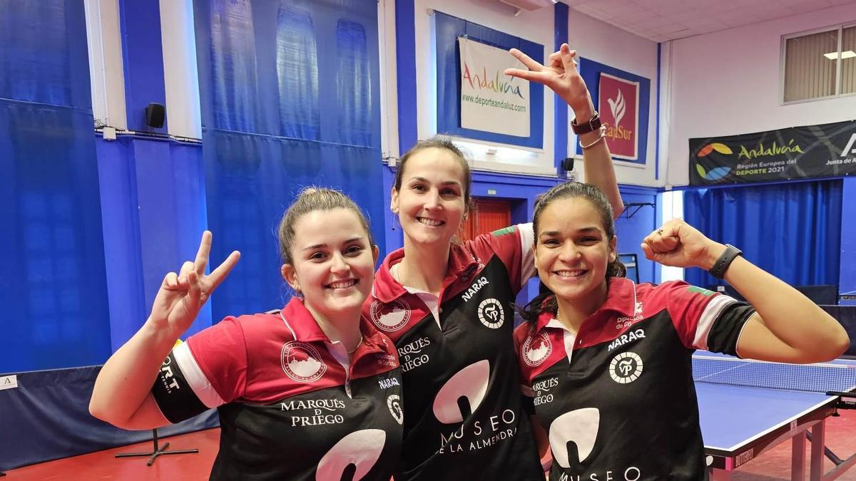 El Priego femenino celebra la victoria contra el Irún.