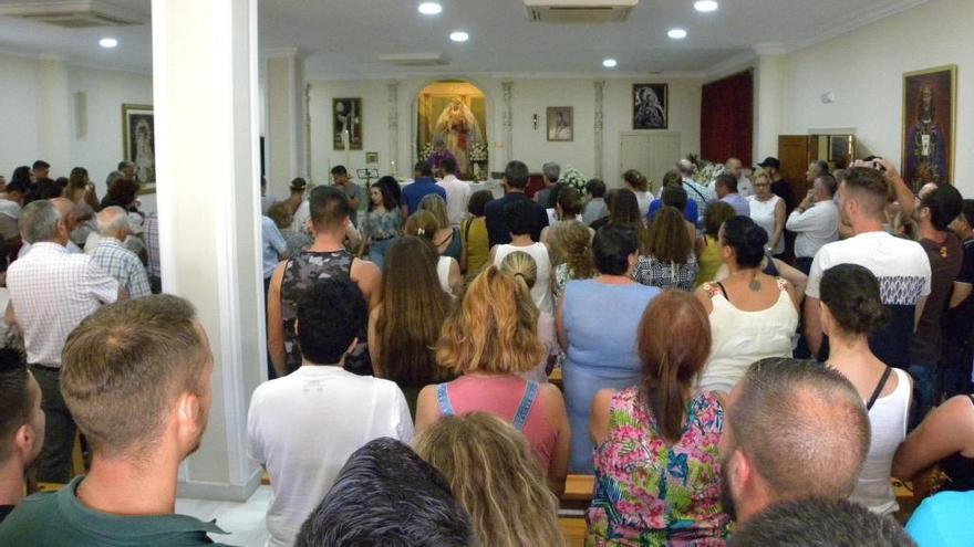 Cientos de personas despidieron a Fidel Jiménez Marín, durante el funeral oficiado ayer.