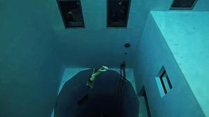 Guillaume Néry se submergeix a 33 metres de profunditat en un vídeo de 2010.