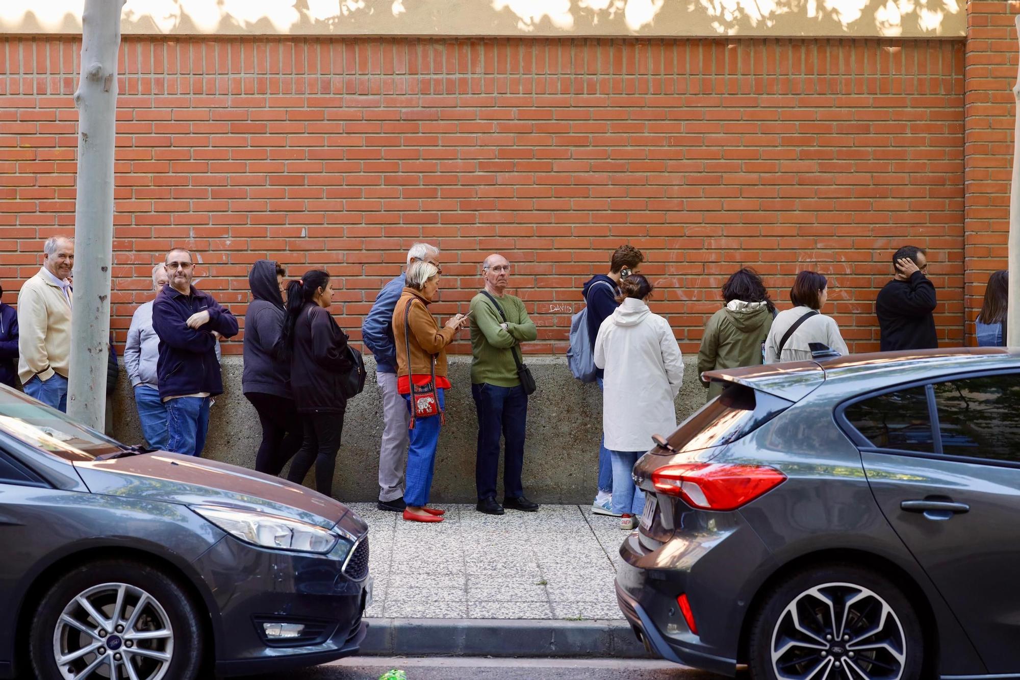 Largas filas para los abonos de la Feria taurina del Pilar