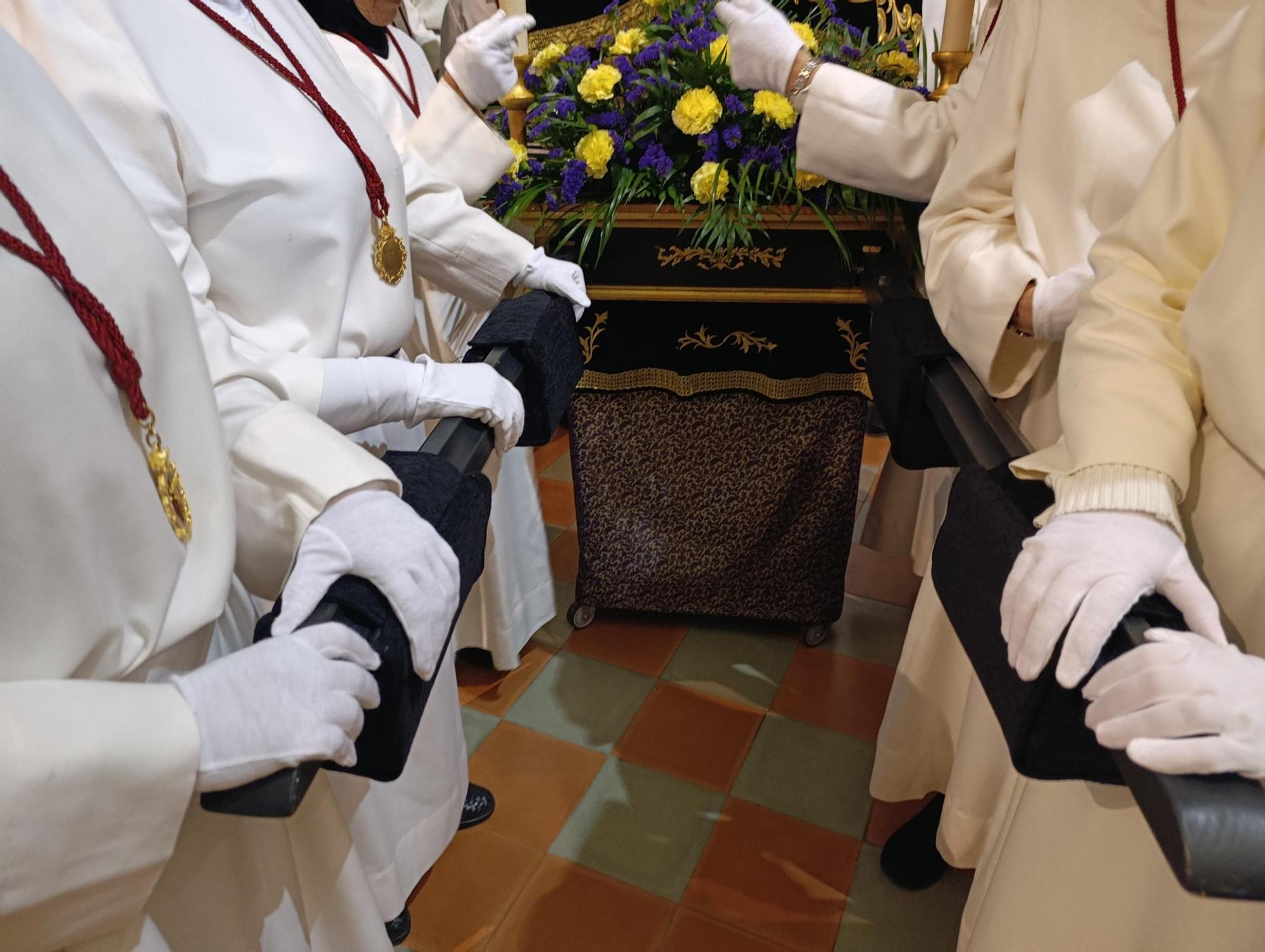 El Nazareno y la Virgen Dolorosa emocionan en Grado