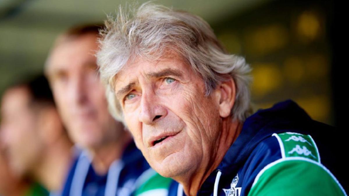 Manuel Pellegrini, en el banquillo del Betis