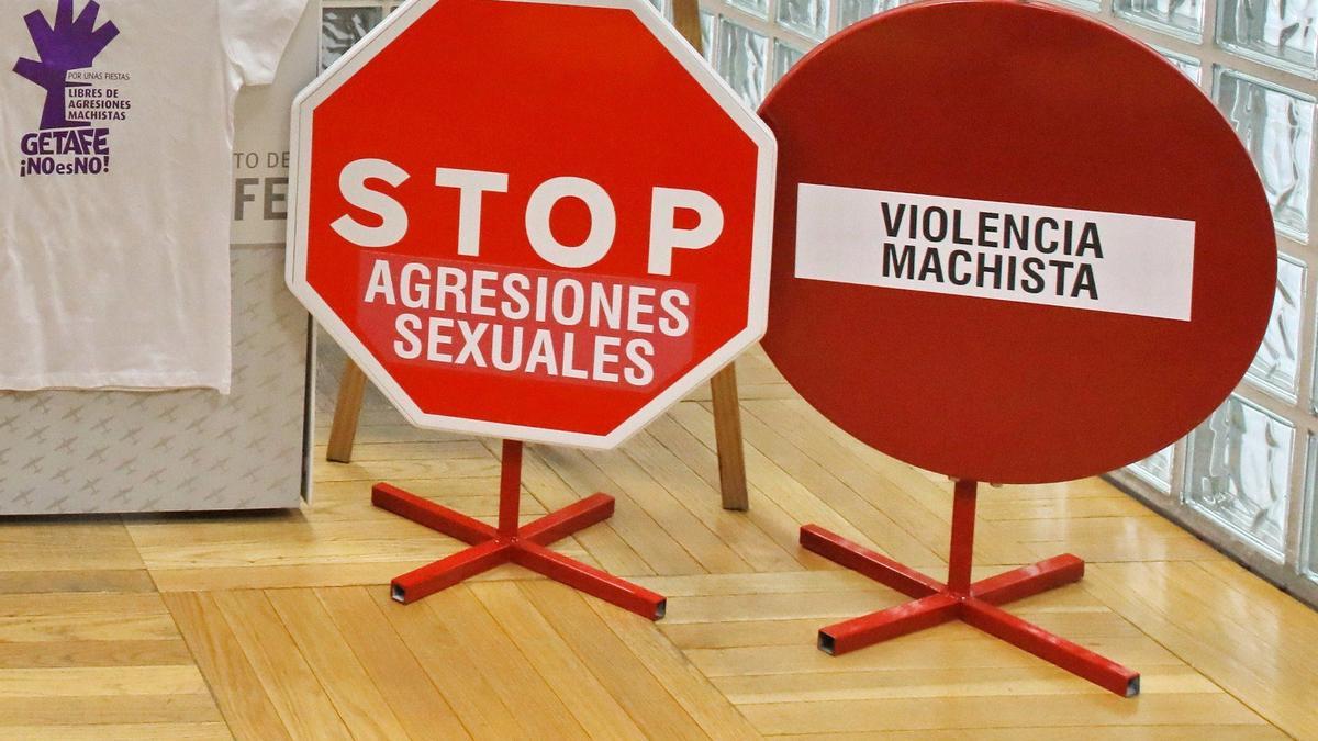 Carteles contra las agresiones sexuales en Getafe.