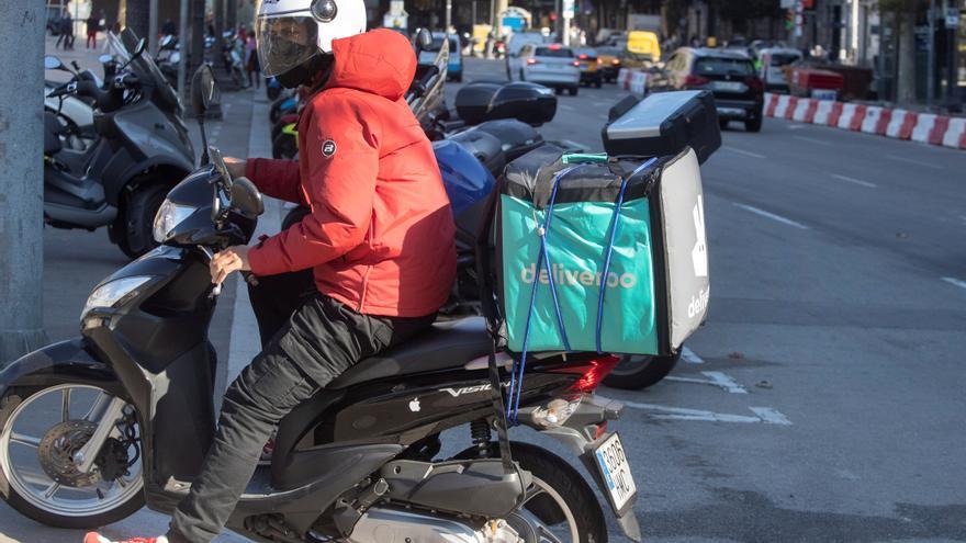 Deliveroo despedirá al 9% de la plantilla, unos 350 empleados