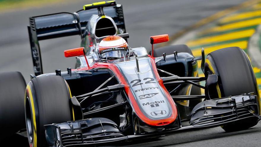 El británico Jenson Button conduce su McLaren en Australia.