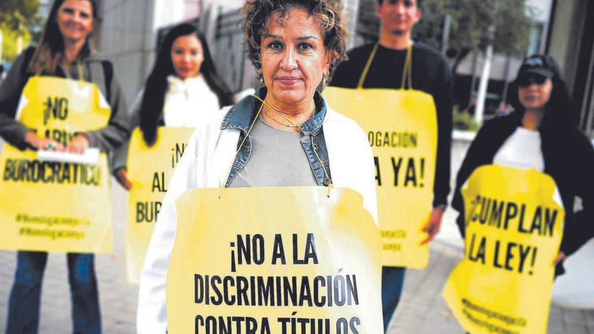 Manifestantes durante una protesta por la demora de las homologaciones el año pasado, en Valencia.