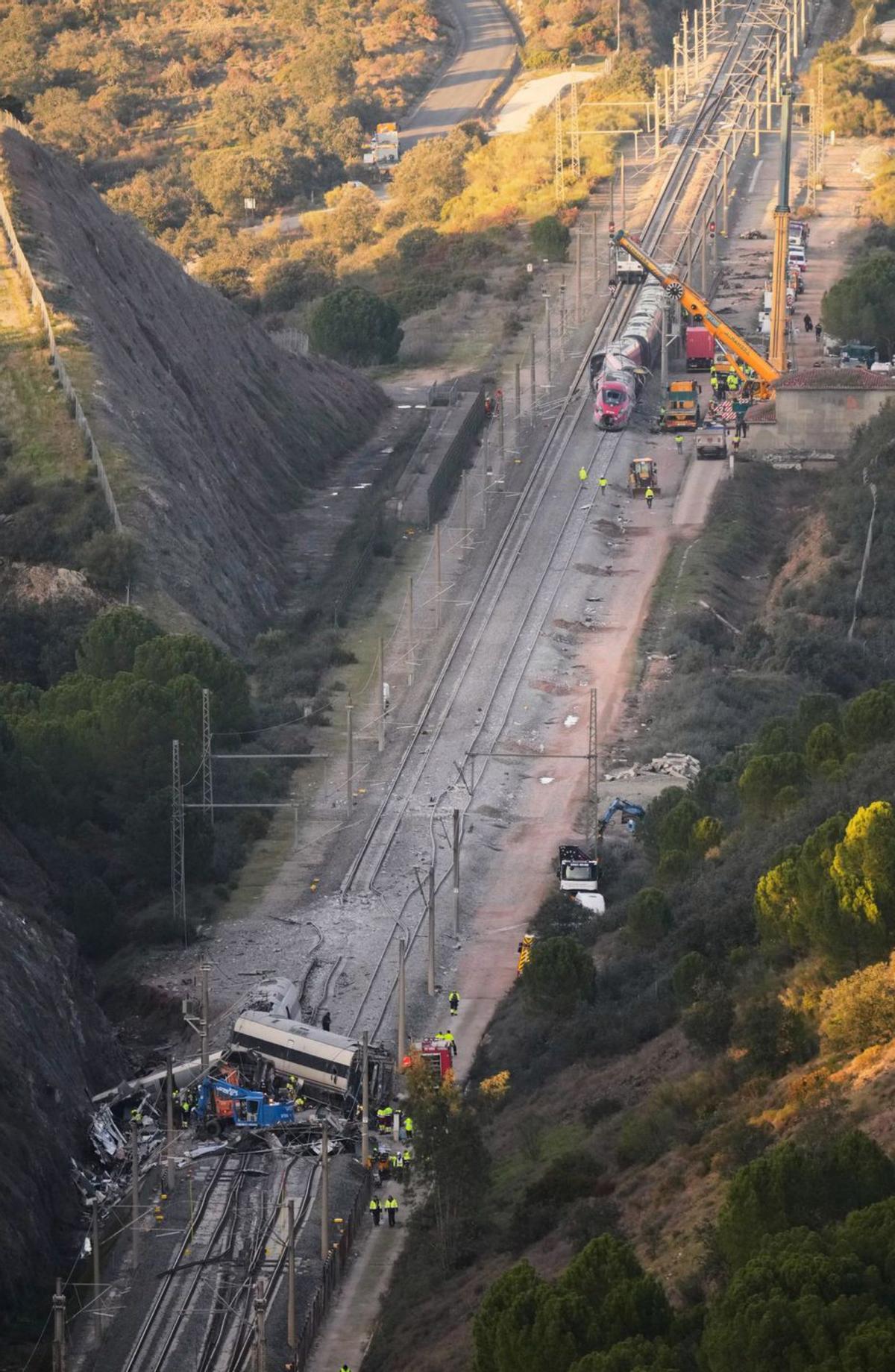 Un operatiu complex | MANU FERNÁNDEZ / AP