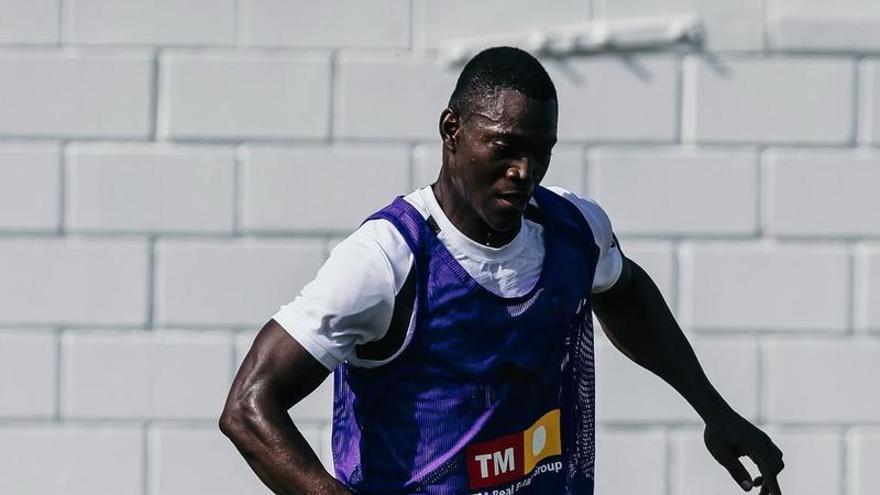 Valencia CF - FC Barcelona: Aliou Dieng entra en escena en el día más difícil