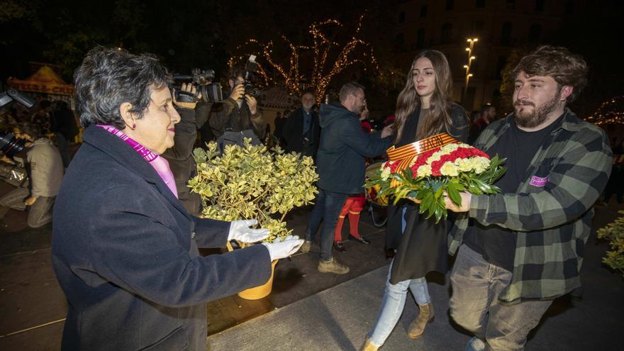 Una ofrenda floral al Rei en Jaume de lo más pacífica