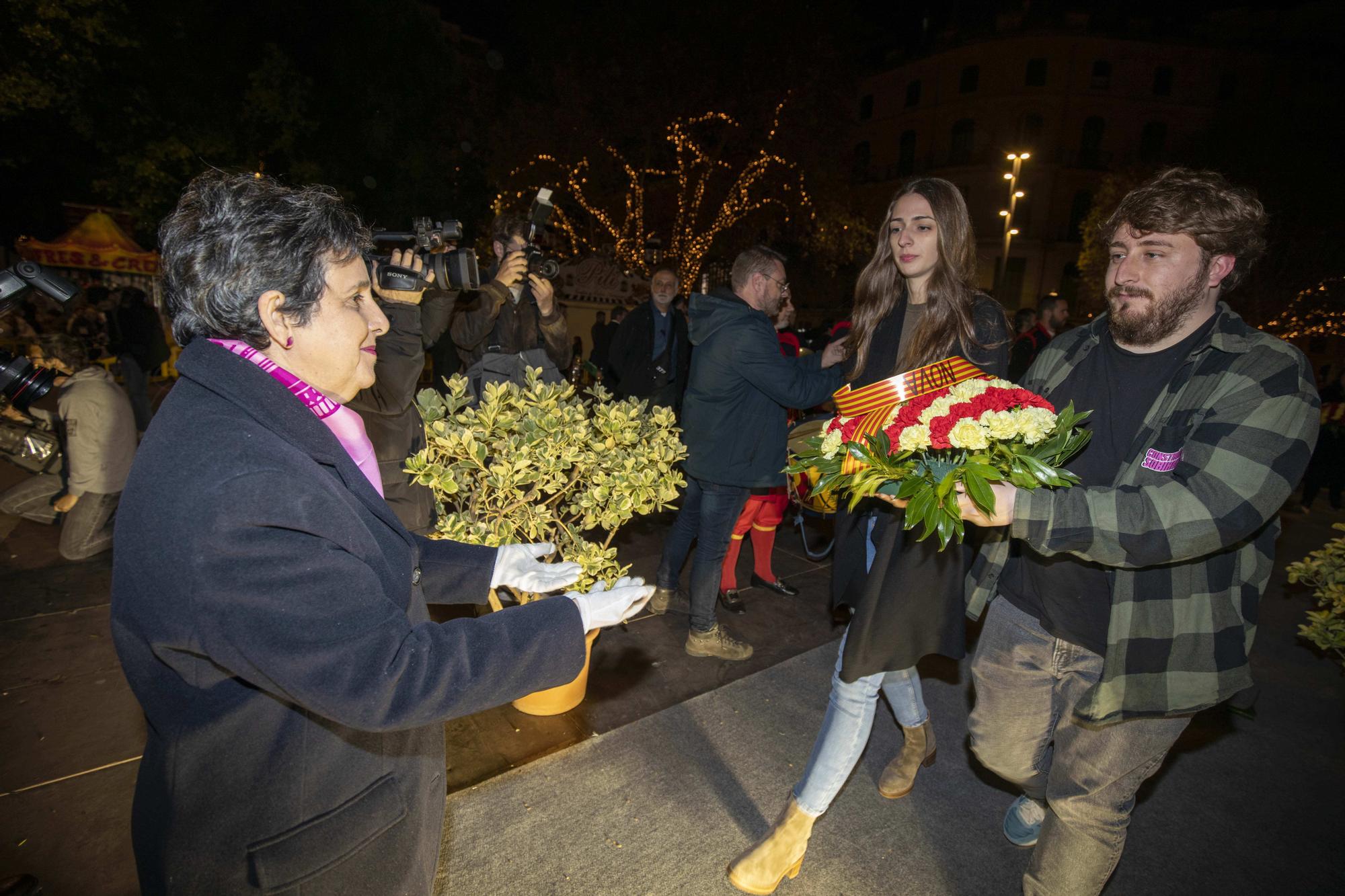 Diada de Mallorca: ofrenda floral a la estatua de Jaume I en Palma