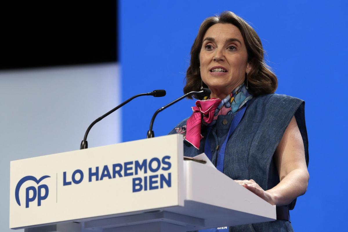 La portavoz parlamentaria del PP, Cuca Gamarra, interviene durante el XX Congreso Nacional del partido en Sevilla. EFE/ Julio Muñoz