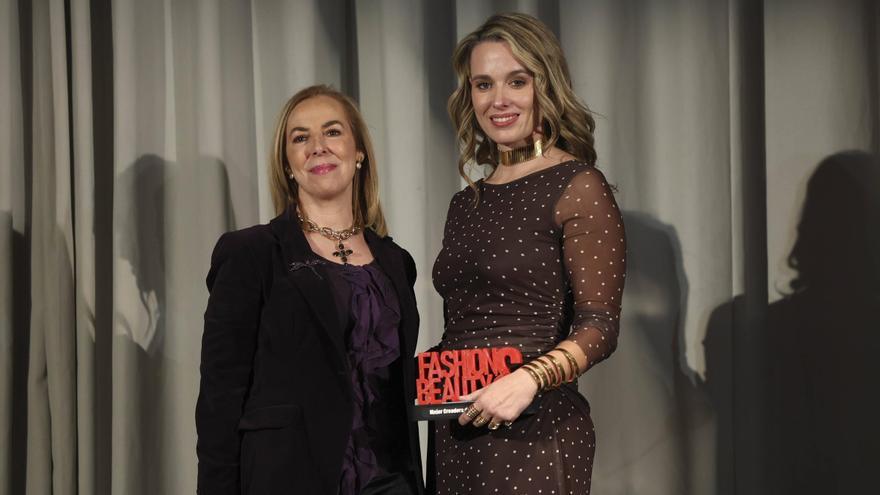 Macarena Gea recibió el premio de la mano de la secretaria autonómica de Igualdad, Asunción Quizá Alegre