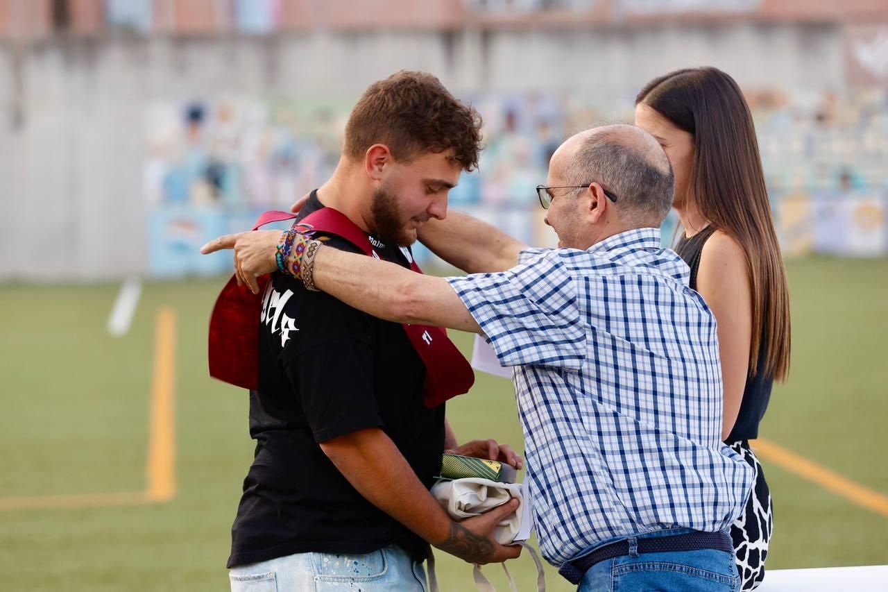 Las Palmeras homenajea a catorce estudiantes