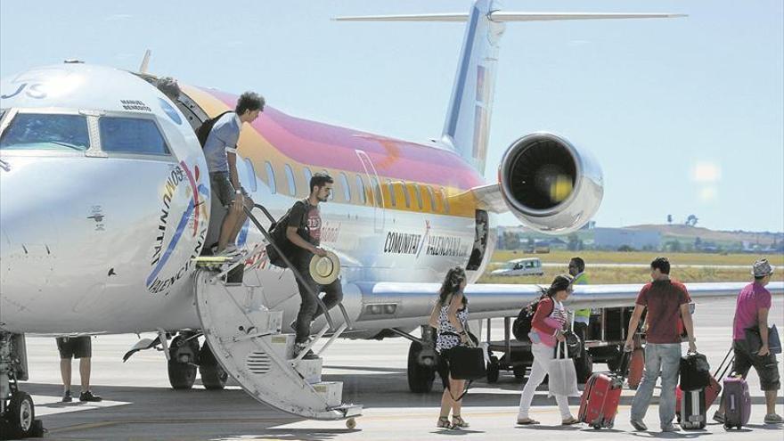 El aeropuerto de Badajoz retoma el martes los vuelos directos a Tenerife