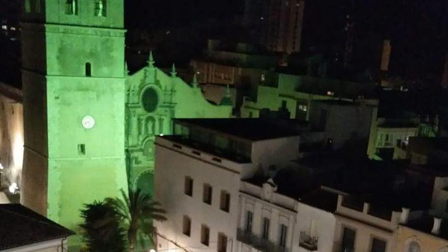 Coronavirus: El Ayuntamiento de Vinaròs, de verde como homenaje a sanitarios y fuerzas de seguridad