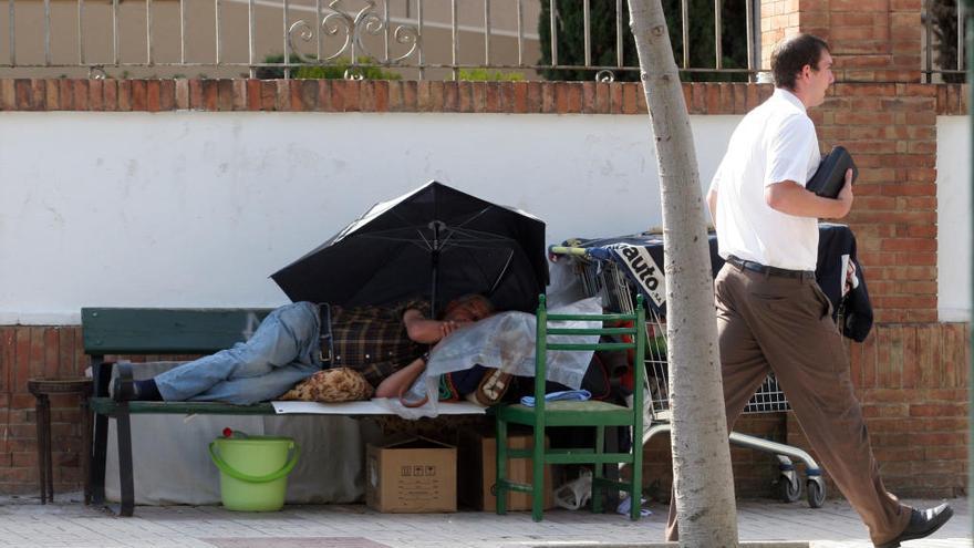 Imagen de una persona sin hogar. En Málaga hay actualmente 83 sin techo.