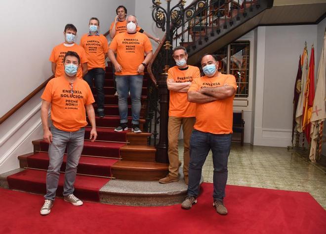 Los trabajadores de Alu Ibérica inician un encierro en el ayuntamiento coruñés mientras Industria no aclare su futuro