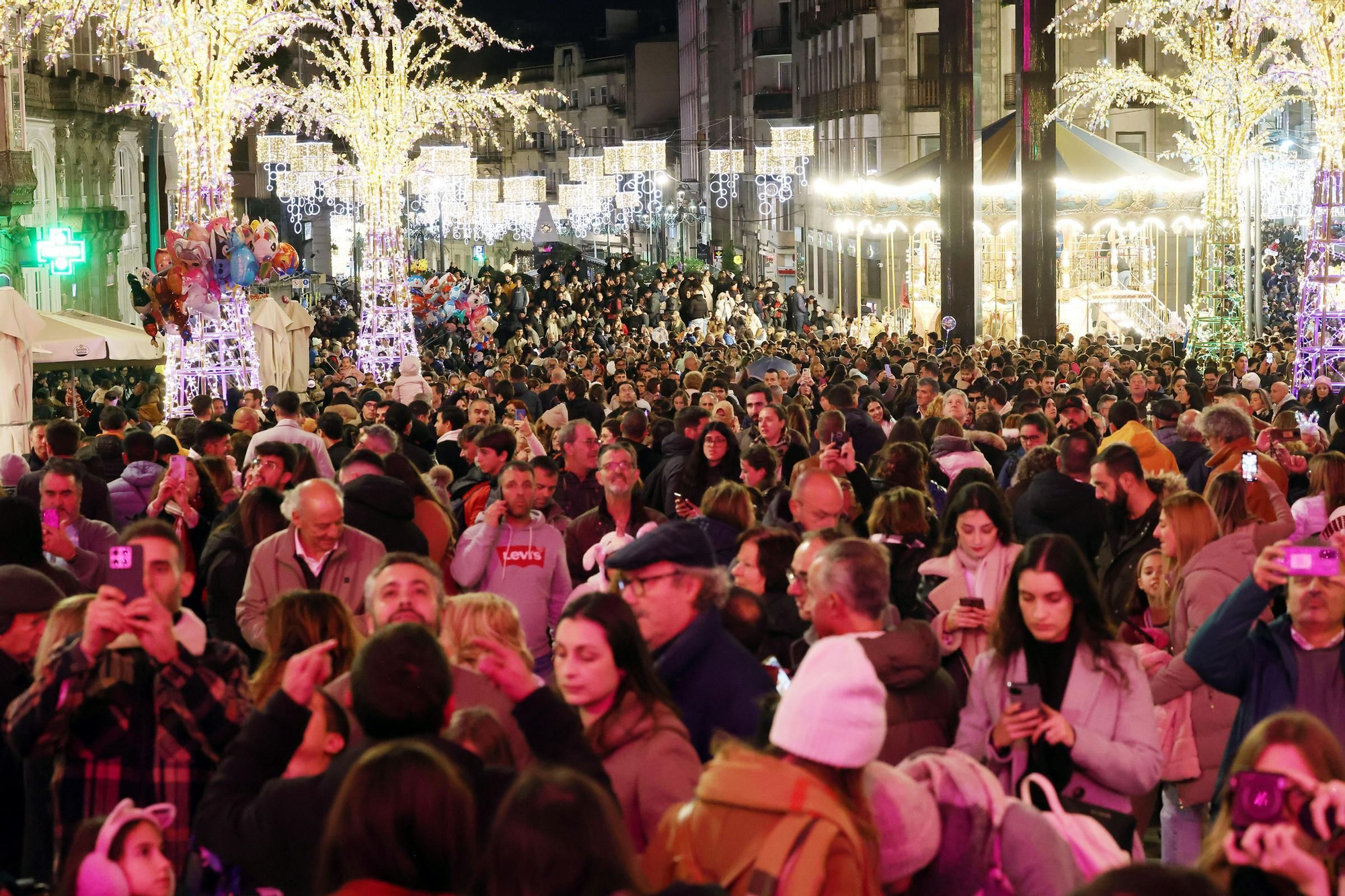 Las luces de Navidad atraen a miles de visitantes a Vigo