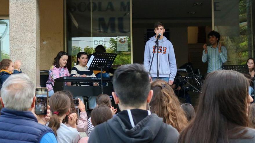 Actuaciones de alumnos de la Escola Municipal de Música y del instituto culminan la Festa do Pan de Carral