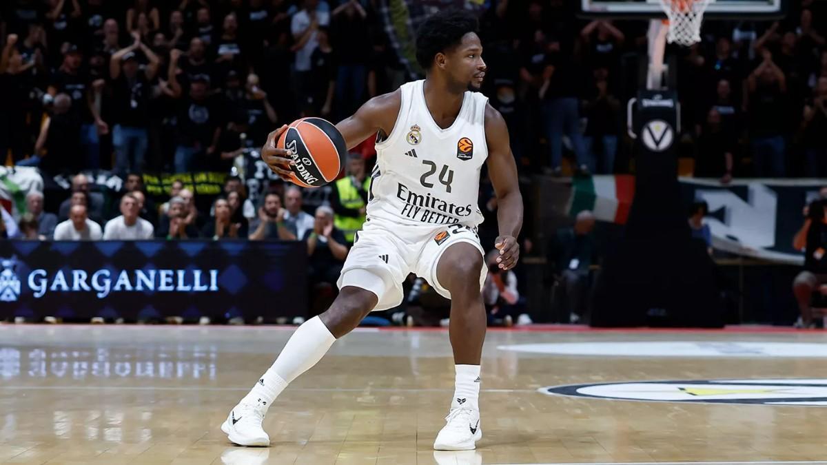 Andrés Feliz, durante el partido ante la Virtus Bolonia