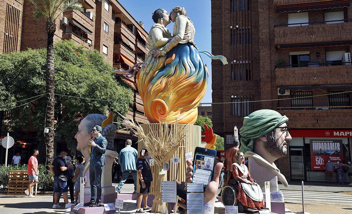 El monumento que ha plantado Cronista Vicent Beguer Esteve. | M-.A. MONTESINOS