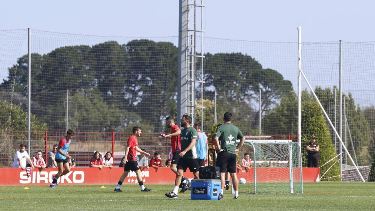 Entrenamiento del Sporting de Gijón en Mareo.