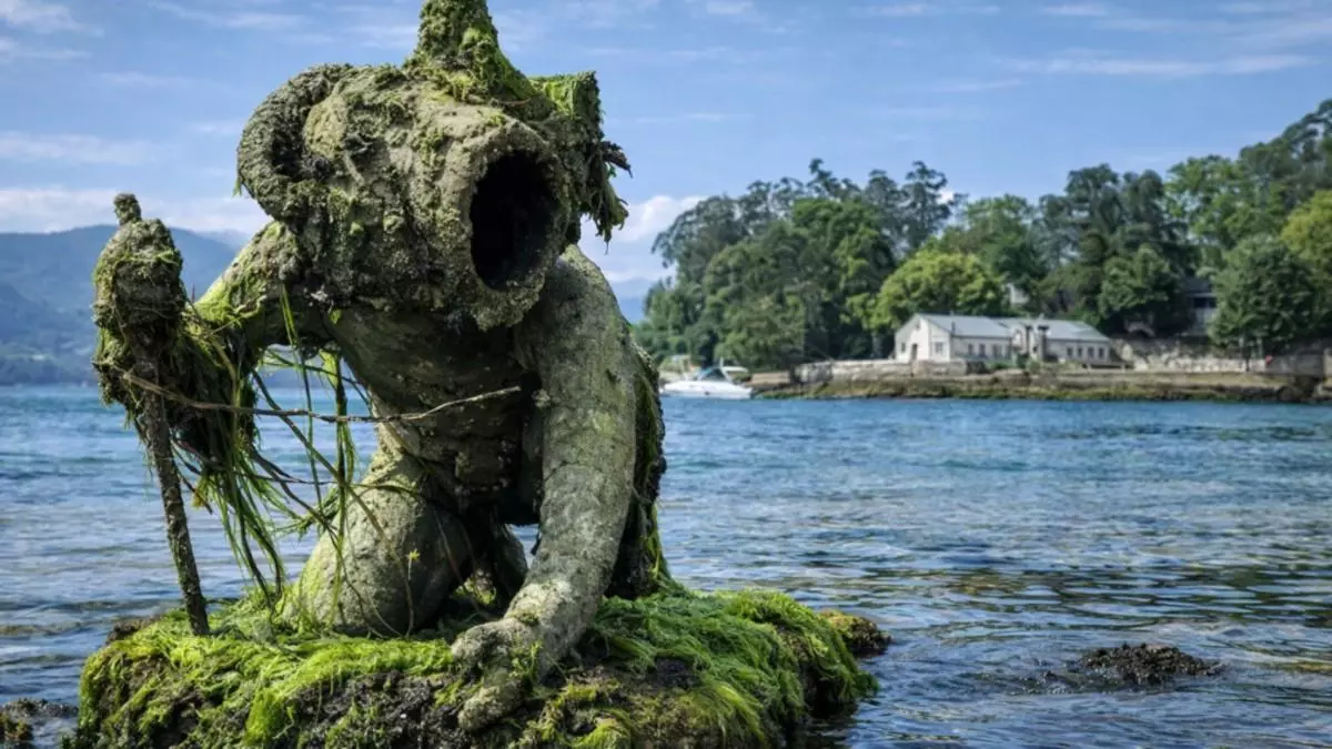 El misterio que emerge del mar: la playa gallega en la que los buzos del capitán Nemo reaparecen cuando baja la marea