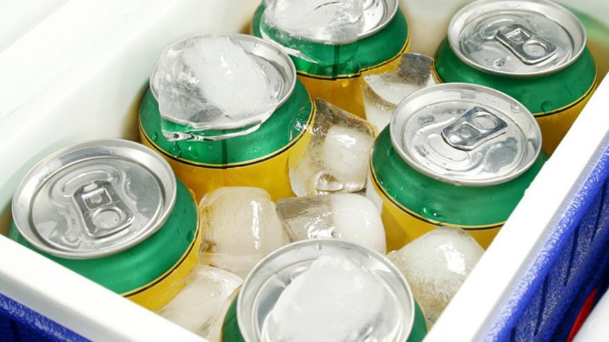 Quieres mantener tu bebida fría todo el día? ¡La botella YETI de 18oz es la  respuesta! 🥤❄️☀️