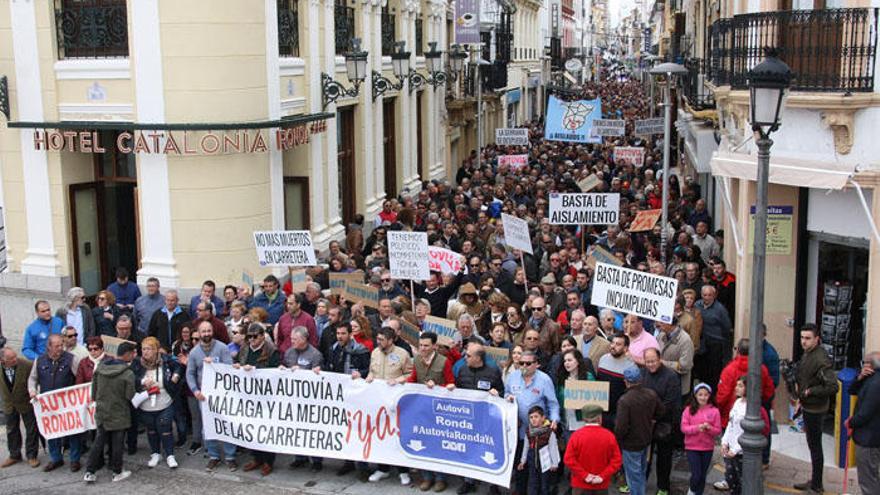 Miles de personas se han concentrado en Ronda.