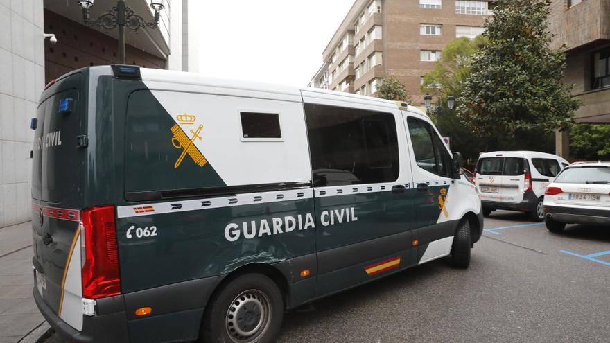 Ingresa en prisión el matrimonio que mantuvo encerrados a sus tres hijos en un chalé de Oviedo durante cuatro años
