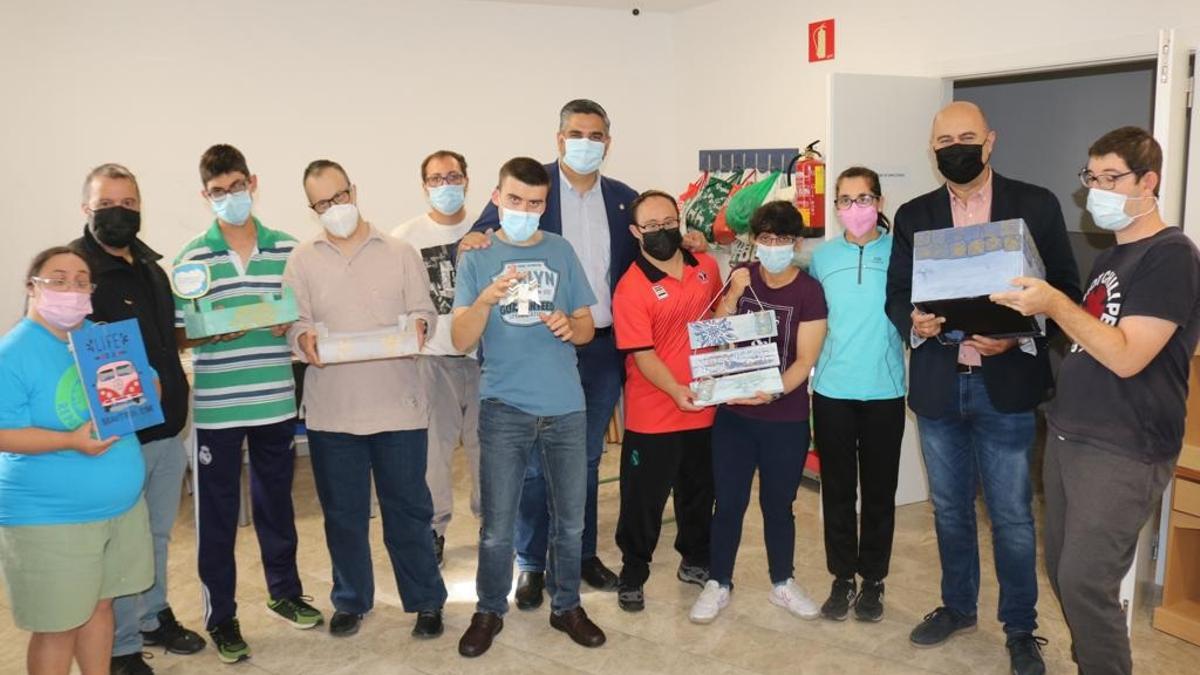 Josele González e Hipólito Zapico, en una visita a Adimi.