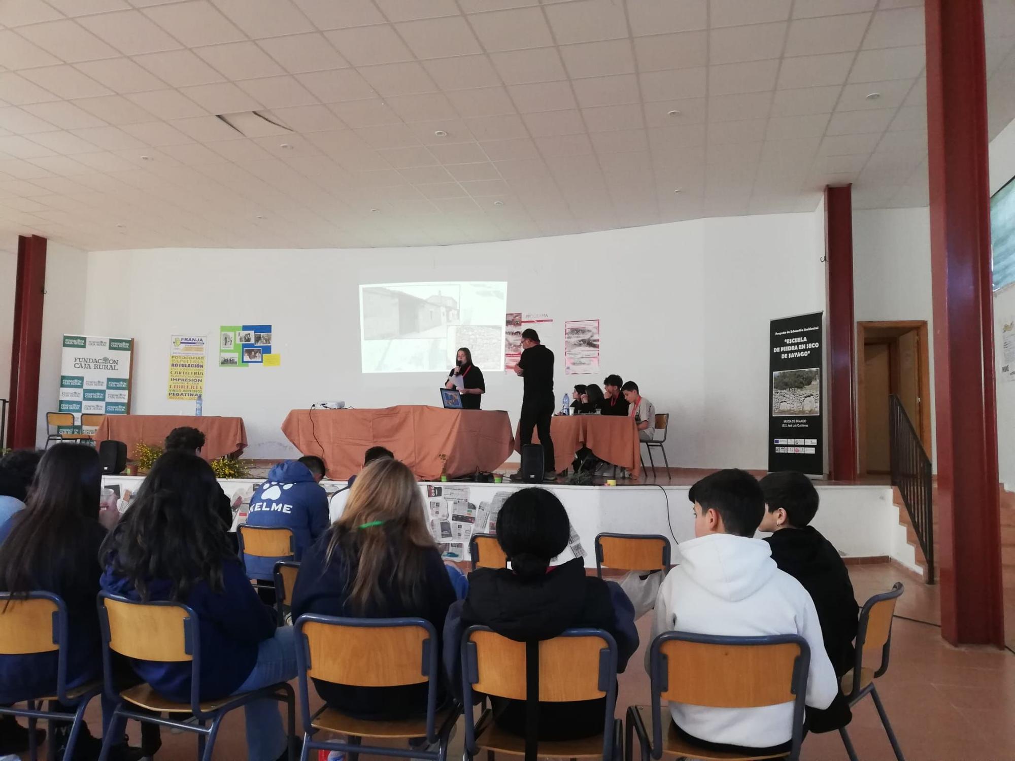 GALERÍA | Estudiantes se aproximan a la técnica constructiva típica de Sayago