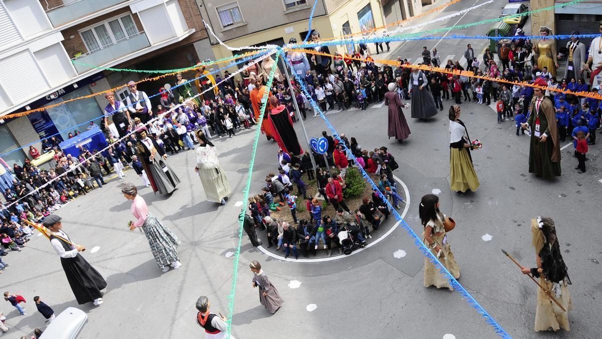 La trobada de gegants, una de les cites de la festa major del barri del Poble Nou