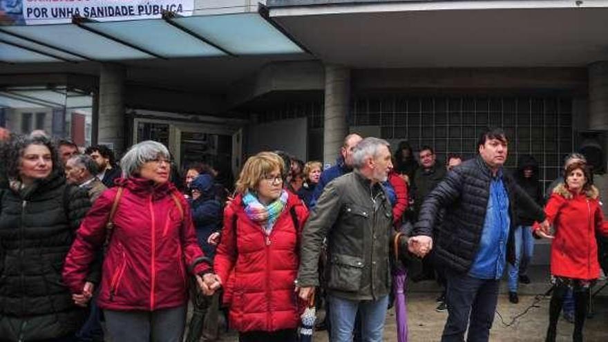 Una protesta ante el centro de salud de Cambados. // Iñaki Abella