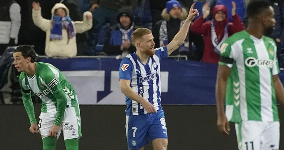 Carlos Vicente, clave en la victoria del Alavés sobre el Betis