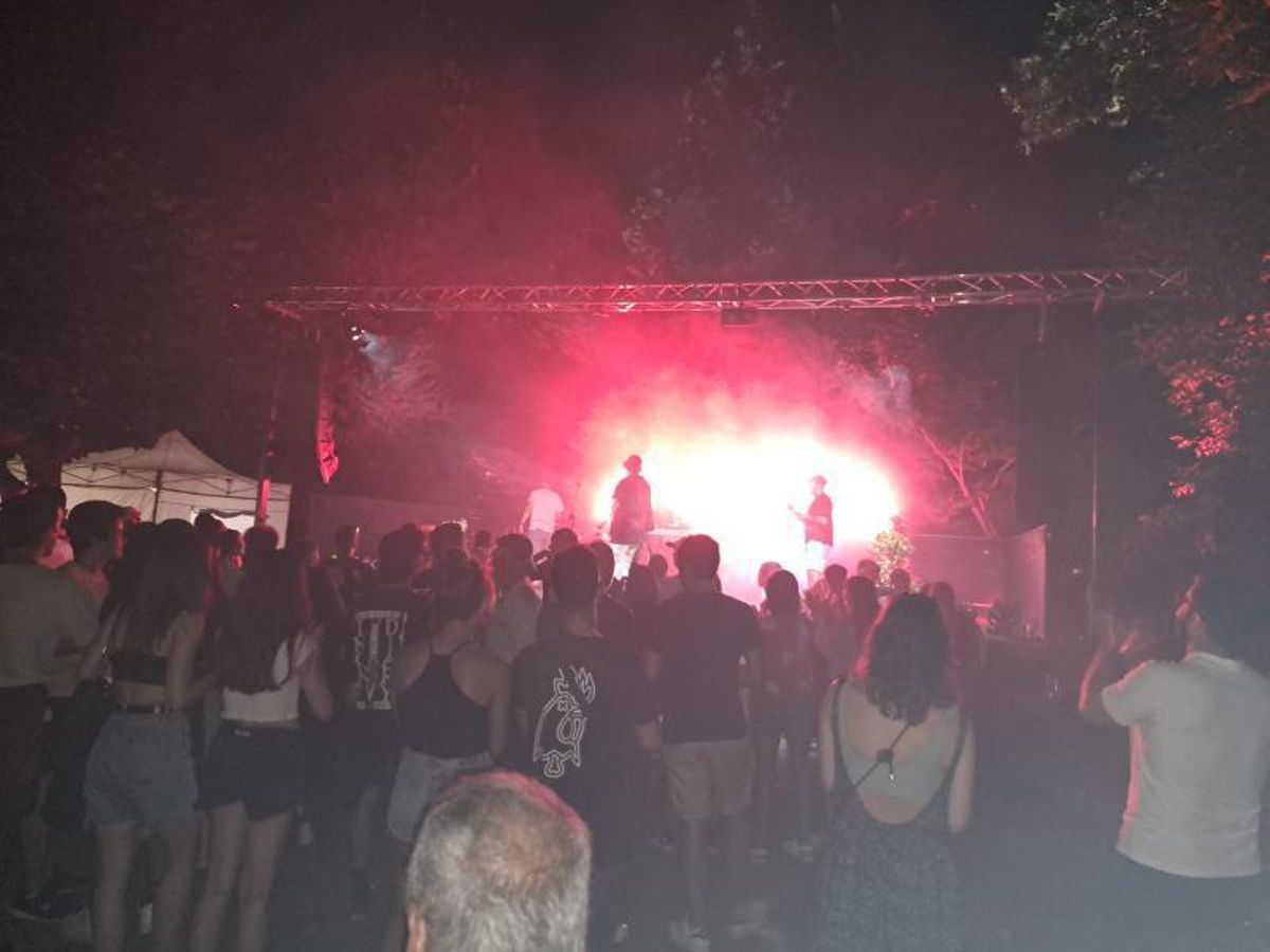 Se congregaron cientos de personas en Samertolaméu. | // FDV