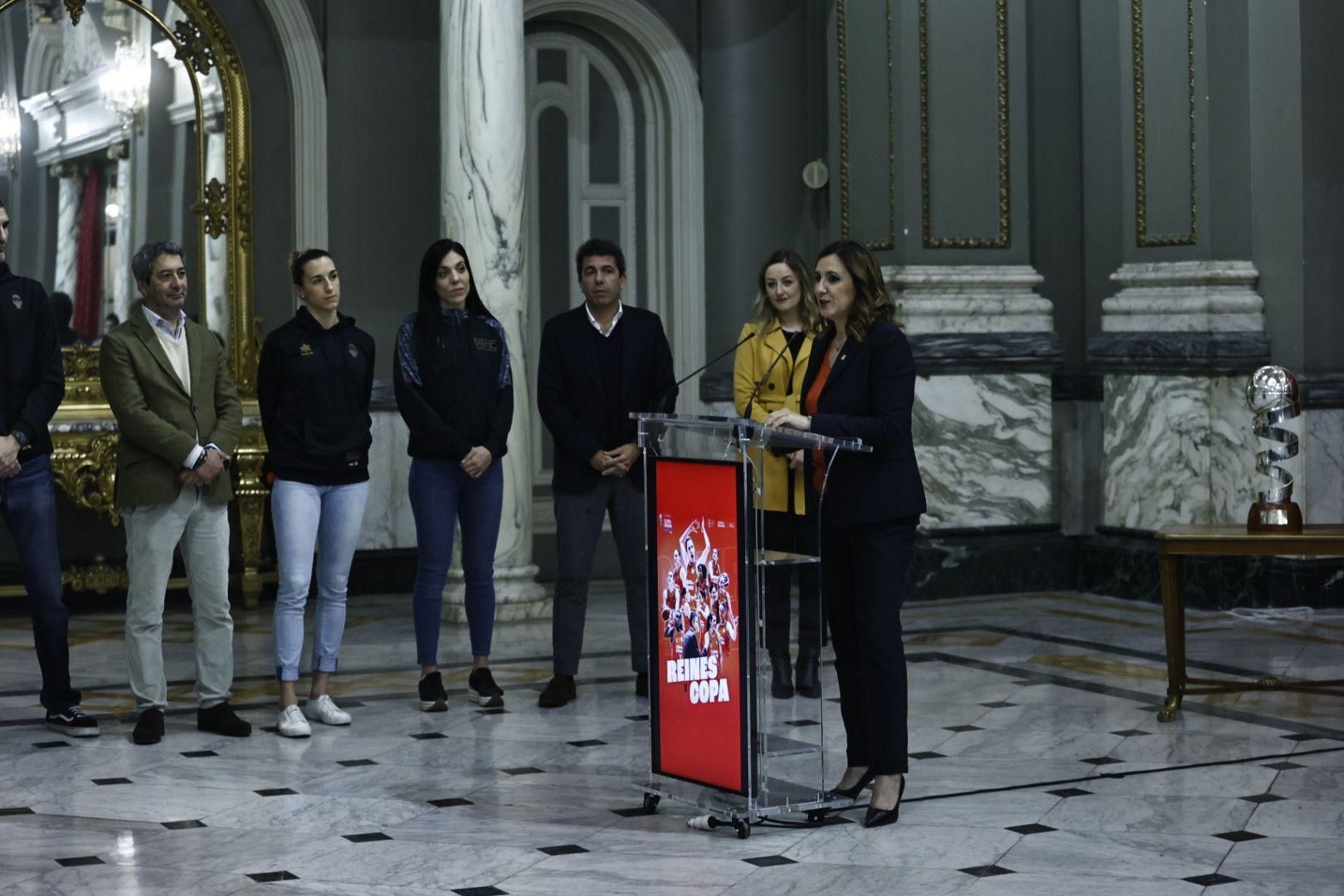 Las campeonas visitan el Ayuntamiento