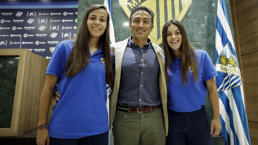 Raquel, Contreras y Ruth, ayer en la previa del partido.