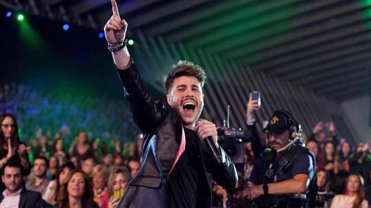 El cantante Antonio José: «Fui a Eurovisión con diez añitos, pero mis  padres se ocuparon de que siguiese siendo un niño»