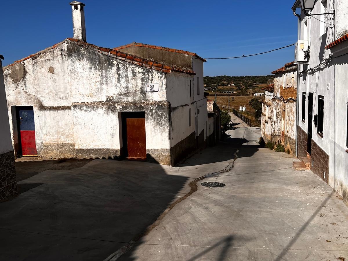 Trabajos de reforma finalizados en la calle Florinda La Cava, en Torrejón el Rubio.