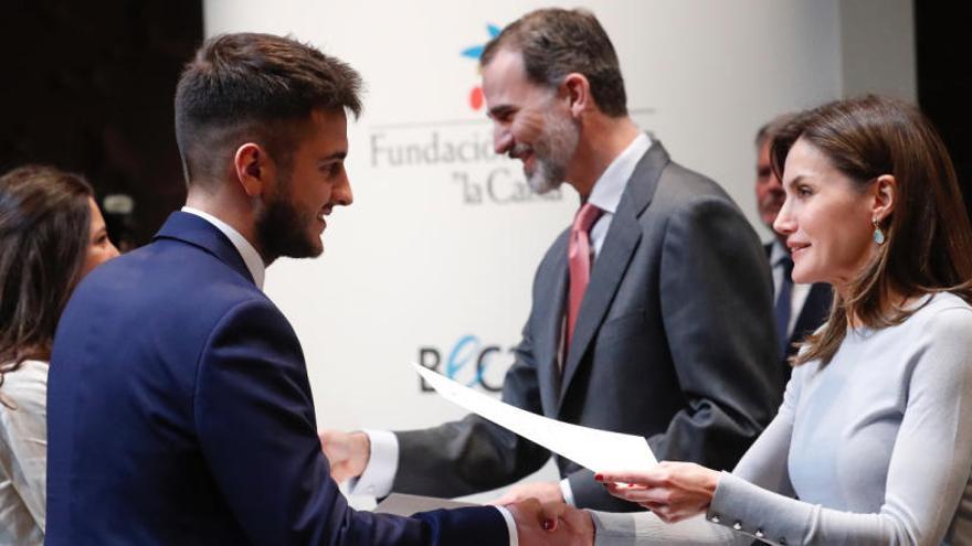 Tres alumnos de la UA logran una de las 120 becas para posgrado en el extranjero de La Caixa