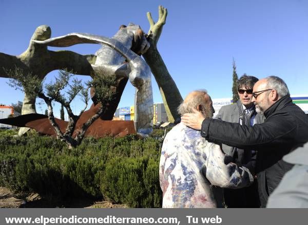 Galería de fotos: Cae la estatua de Ripolles