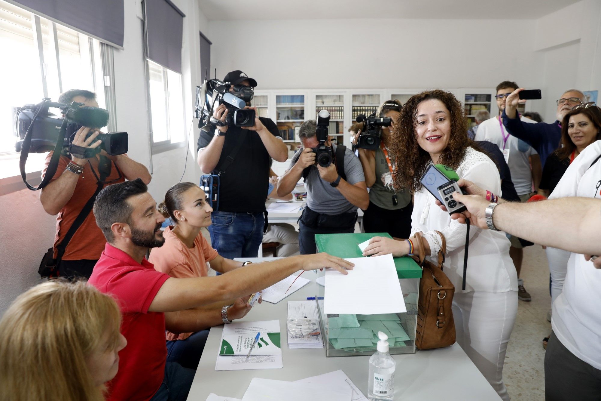 El 19J en imágenes: los candidatos ejercen su derecho al voto