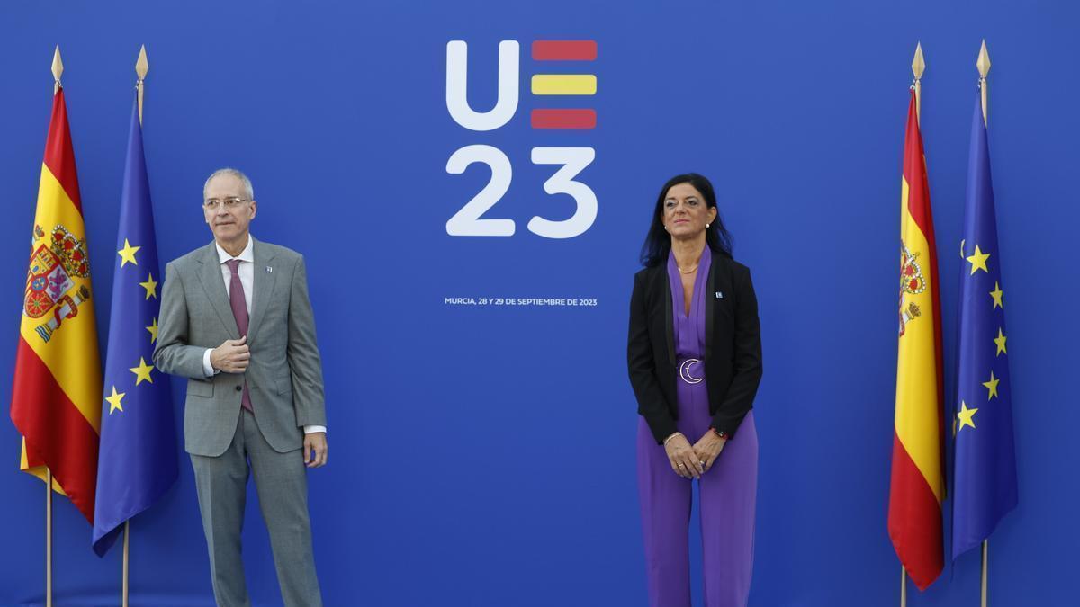 Los secretarios de Estado de Presupuestos y Gastos, María José Gualda, y de Hacienda, Jesús Gascón. MIGUEL TONA